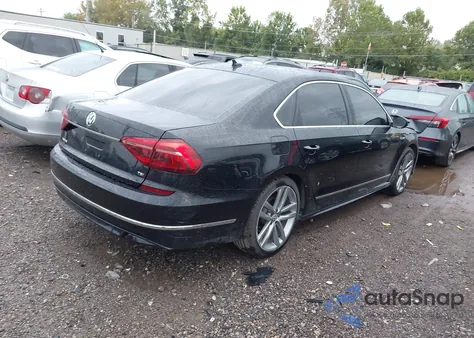 2017 Volkswagen Passat 1.8T R-Line z USA, uszkodzony, nr VIN 1VWDT7A31HC062783